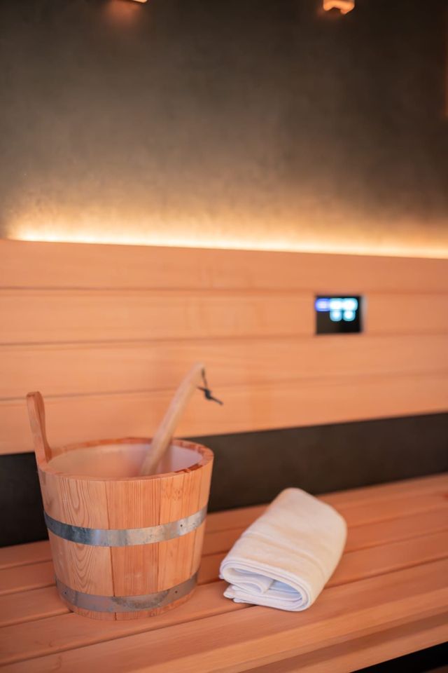Dettaglio sauna finlandese nella spa privata — Love Me Nemi
